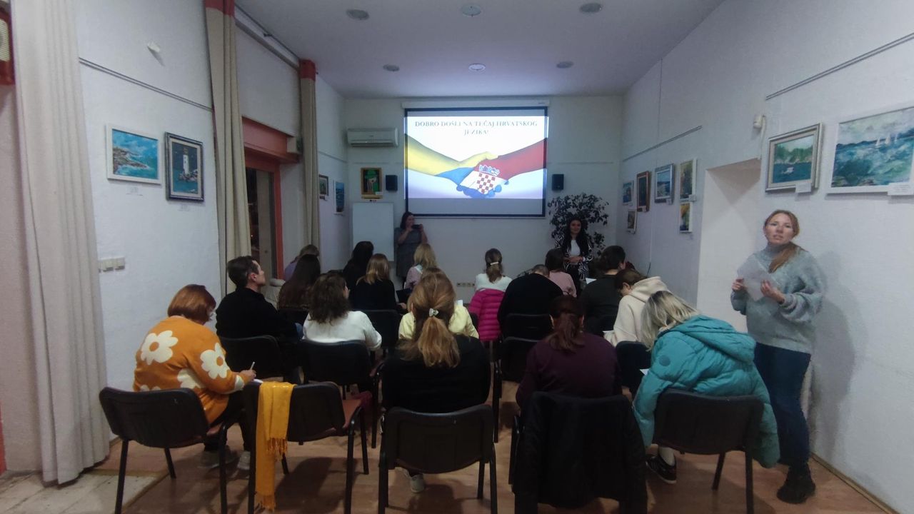 Započeli smo i s tečajem hrvatskog jezika u